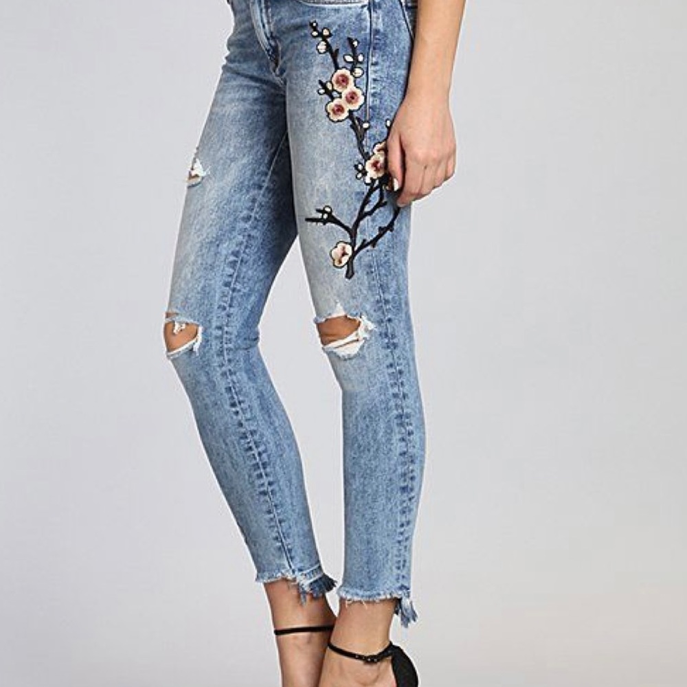 Mavi - nwt- Tess Japanese Embroidery - high rise